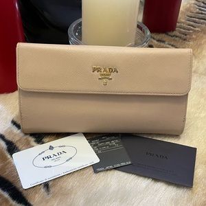 Authentic Prada Saffiano Leather Wallet - Beautiful EUC